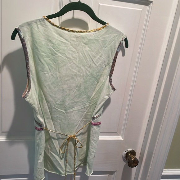 Pale green sleeveless top - Picture 2 of 4